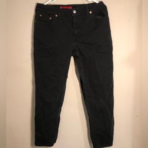 Women’s Black Levi’s 12 Pet M